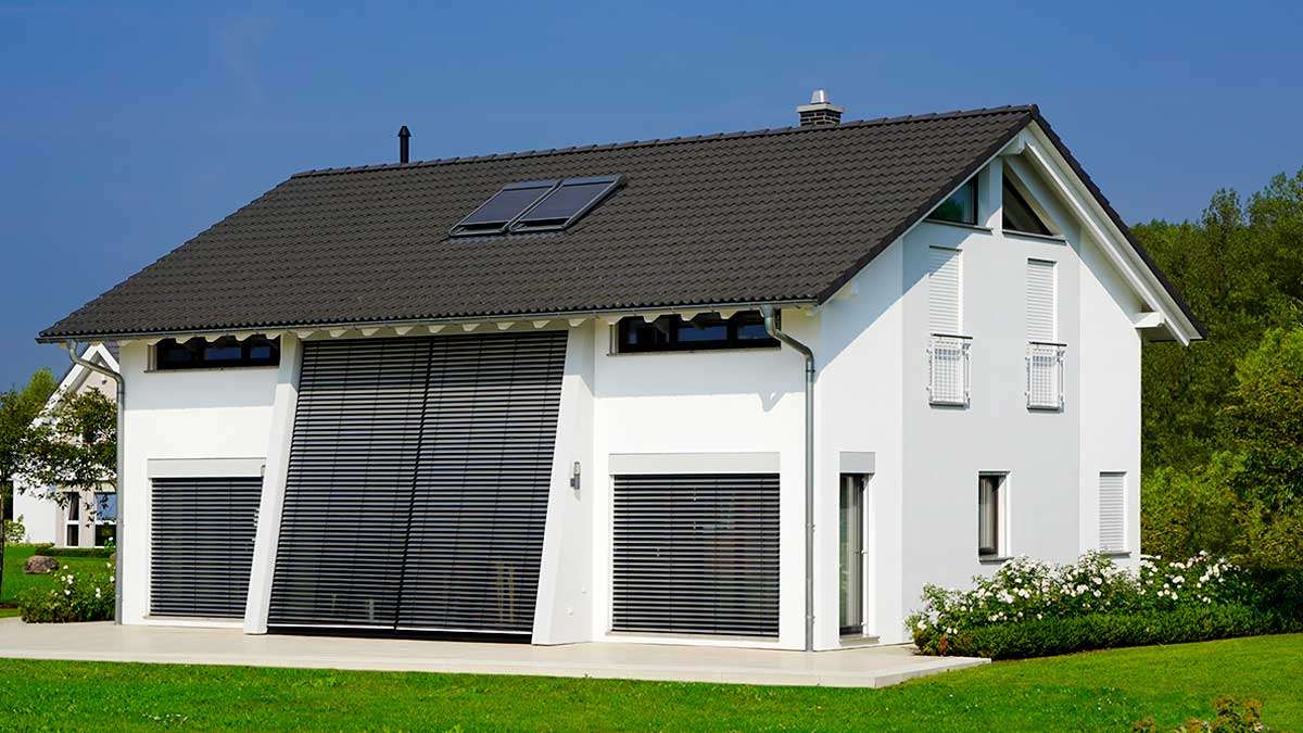 Haus mit Raffstoren